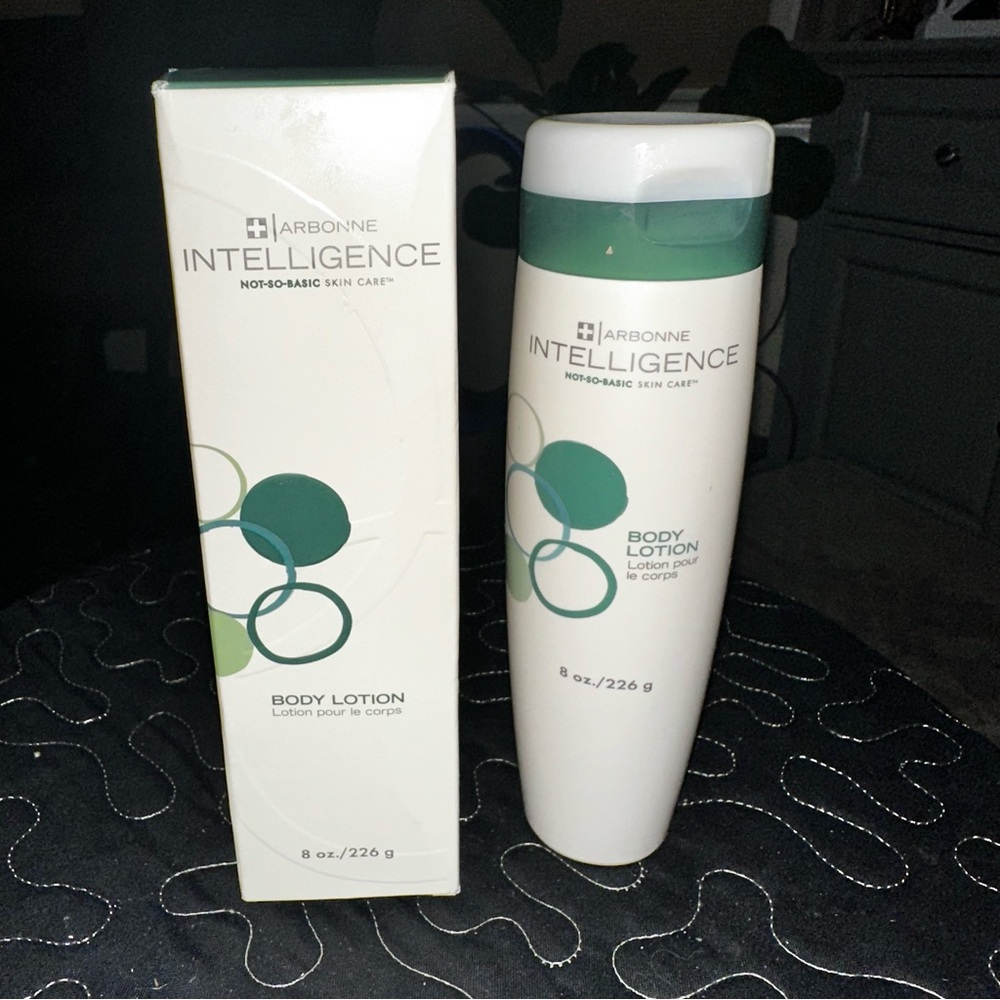 Arbonne Intelligence Body Lotion - Cream and Green